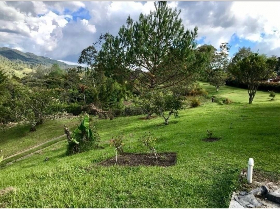 Venta lote con casa El Retiro Antioquia