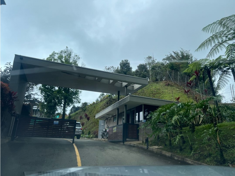 Venta Lote en Condominio Bonnavista en Alto de Palmas antes del peaje — foto 4