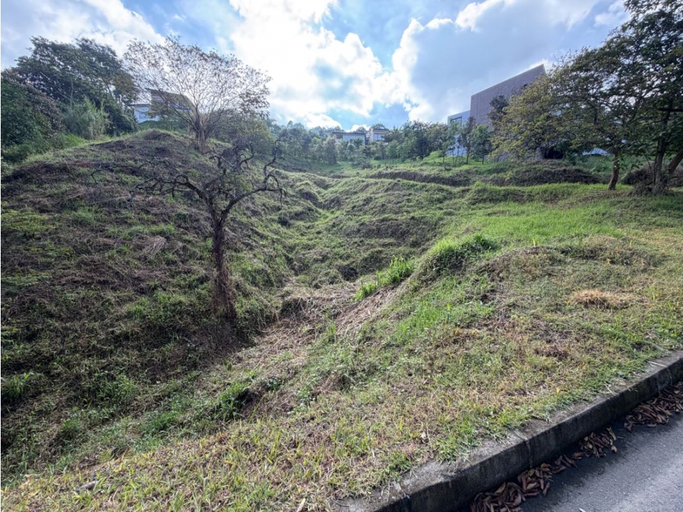 VENTA LOTE EN LOMA DEL ESCOBERO PARTE BAJA, ENVIGADO, UNIDAD CERRADA