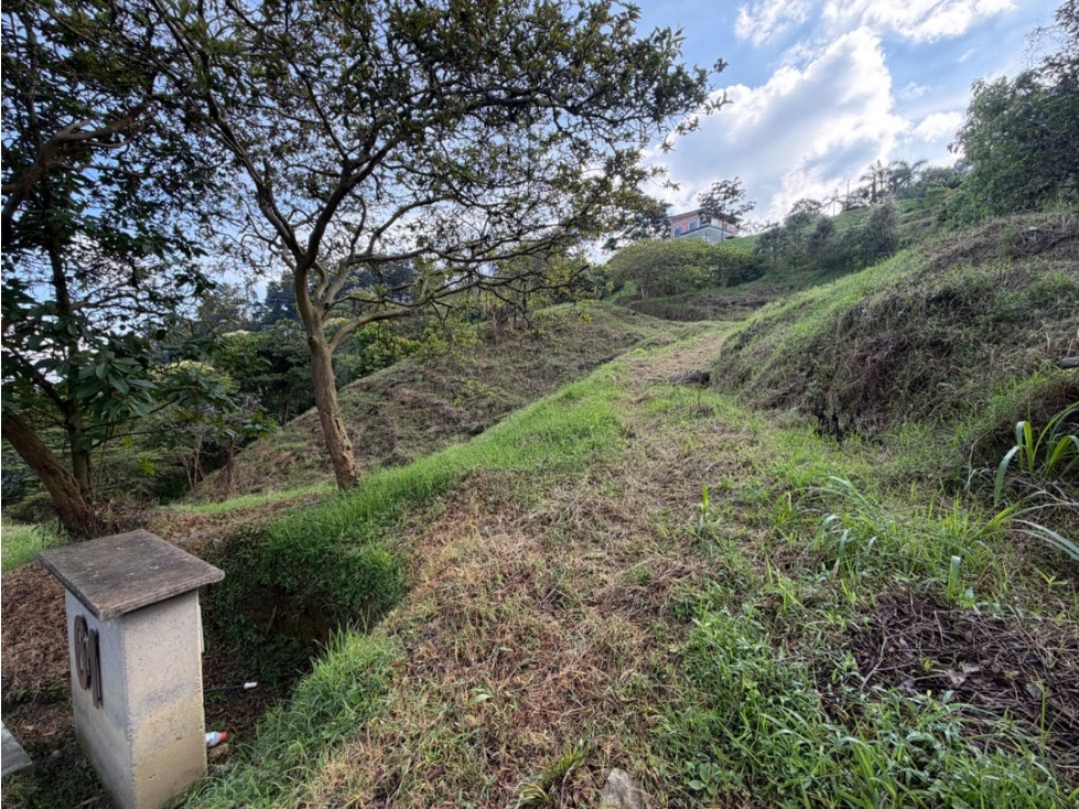 VENTA LOTE EN LOMA DEL ESCOBERO PARTE BAJA, ENVIGADO, UNIDAD CERRADA — foto 2