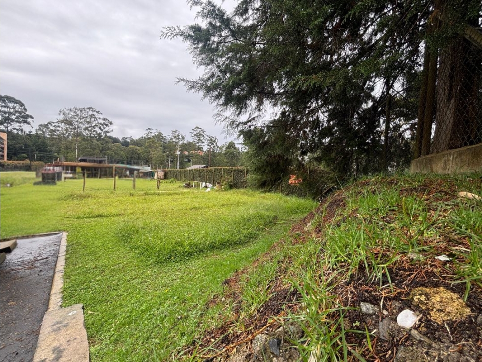 Venta lote en unidad cerrada en el Retiro con diseño aprobado