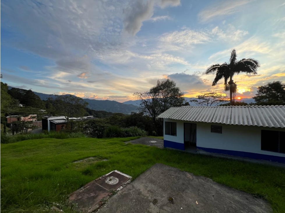 Venta Lote Loma del Chocho Medellín 2350 Mts2 ESQUINERO — foto 4