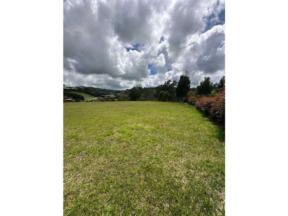 Venta lote unidad cerrada Alto de Las Palmas — foto 2