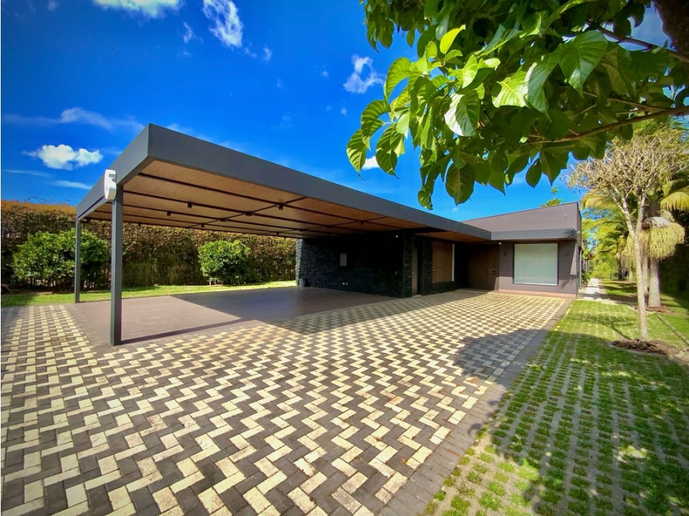 Venta Lujosa Casa Campestre con Lago Parcelacion Llanogrande