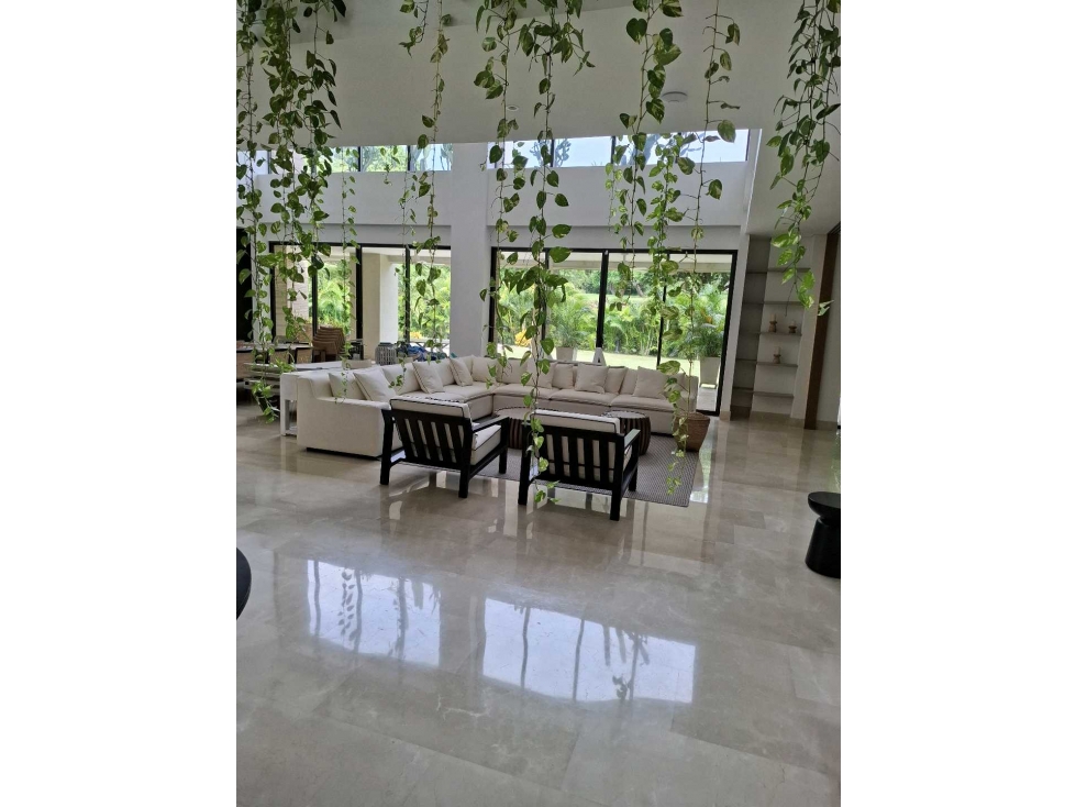 Venta lujosa casa en lagos del caujaral