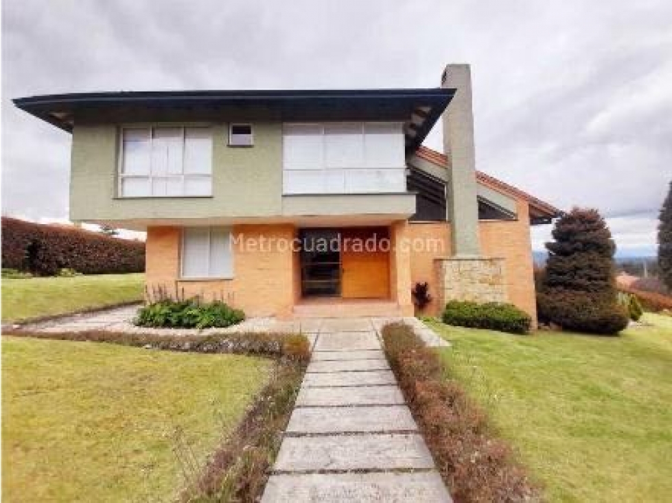Venta, Macadamia, La Calera, 205mts, 3 habs, lindo jardín y vista!
