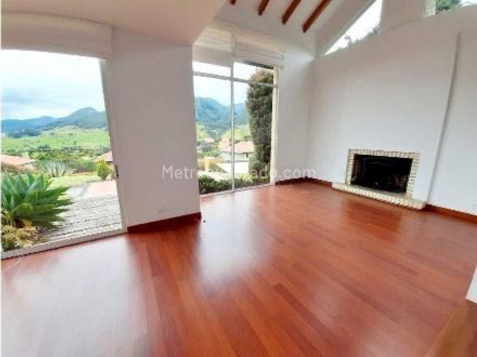 Venta, Macadamia, La Calera, 205mts, 3 habs, lindo jardín y vista! — foto 6