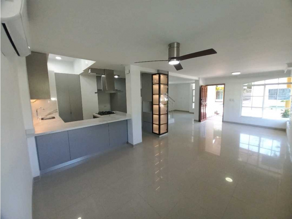 ARRIENDO/VENTA CASA MODERNA REMODELADA EN RODADERO RESERVADO