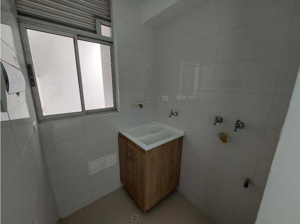 ARRIENDO, 3 ALCOBAS, MIRAMAR, PISO ALTO DE SOMBRA. - 3