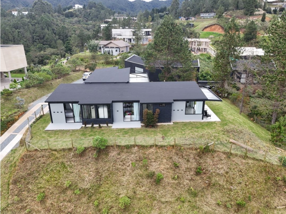 VENTA MODERNA CASA CAMPESTRE EN UNIDAD CERRADA ALTO DEL ESCOBERO