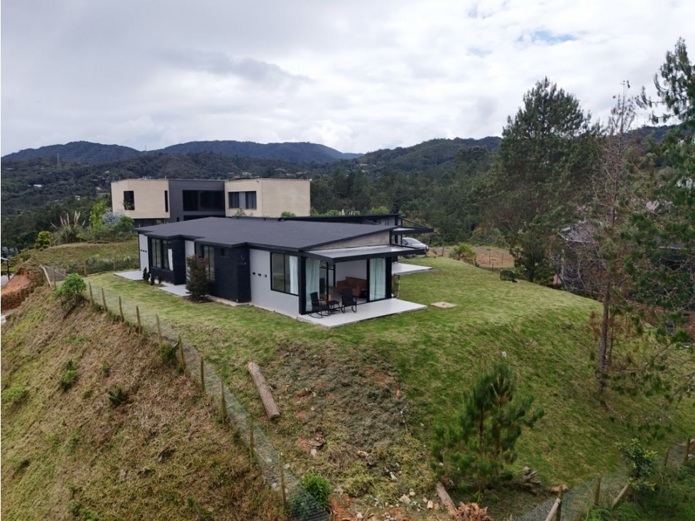 VENTA MODERNA CASA CAMPESTRE EN UNIDAD CERRADA ALTO DEL ESCOBERO — foto 2