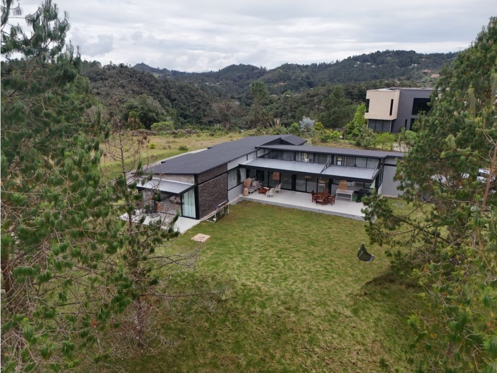 VENTA MODERNA CASA CAMPESTRE EN UNIDAD CERRADA ALTO DEL ESCOBERO — foto 3