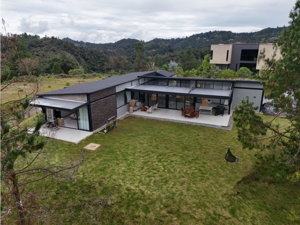 VENTA MODERNA CASA CAMPESTRE EN UNIDAD CERRADA ALTO DEL ESCOBERO — foto 4