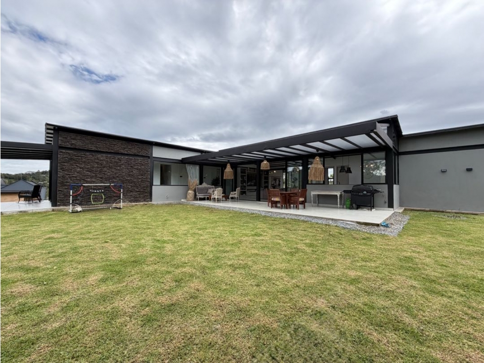 VENTA MODERNA CASA CAMPESTRE EN UNIDAD CERRADA ALTO DEL ESCOBERO — foto 5