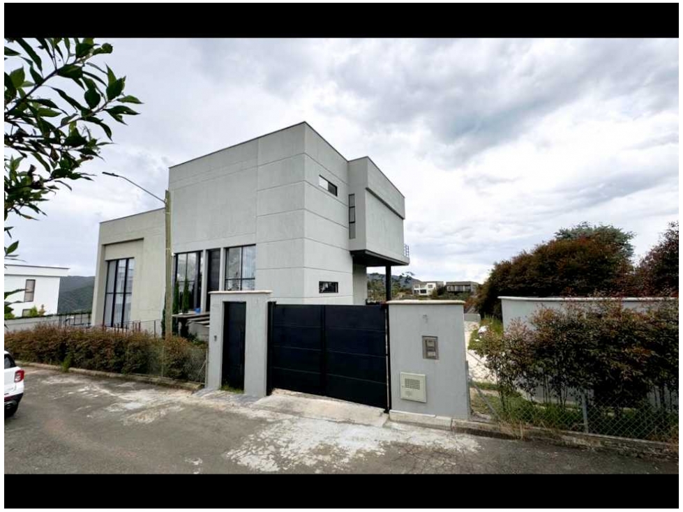 Venta moderna casa en loma del escobero