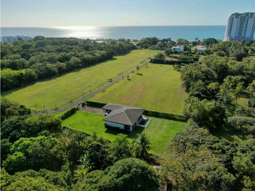 VENTA MODERNA Y ELEGANTE CASA DE PLAYA JUNTO A BUENAVENTURA 1883M2 — foto 6