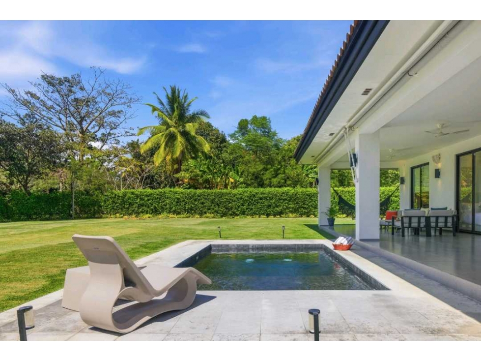 VENTA MODERNA Y ELEGANTE CASA DE PLAYA JUNTO A BUENAVENTURA 1883M2