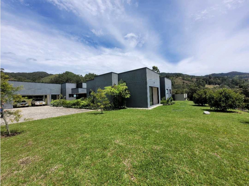 Venta o Alquiler de Casa Campestre en el Retiro sector Fizebad