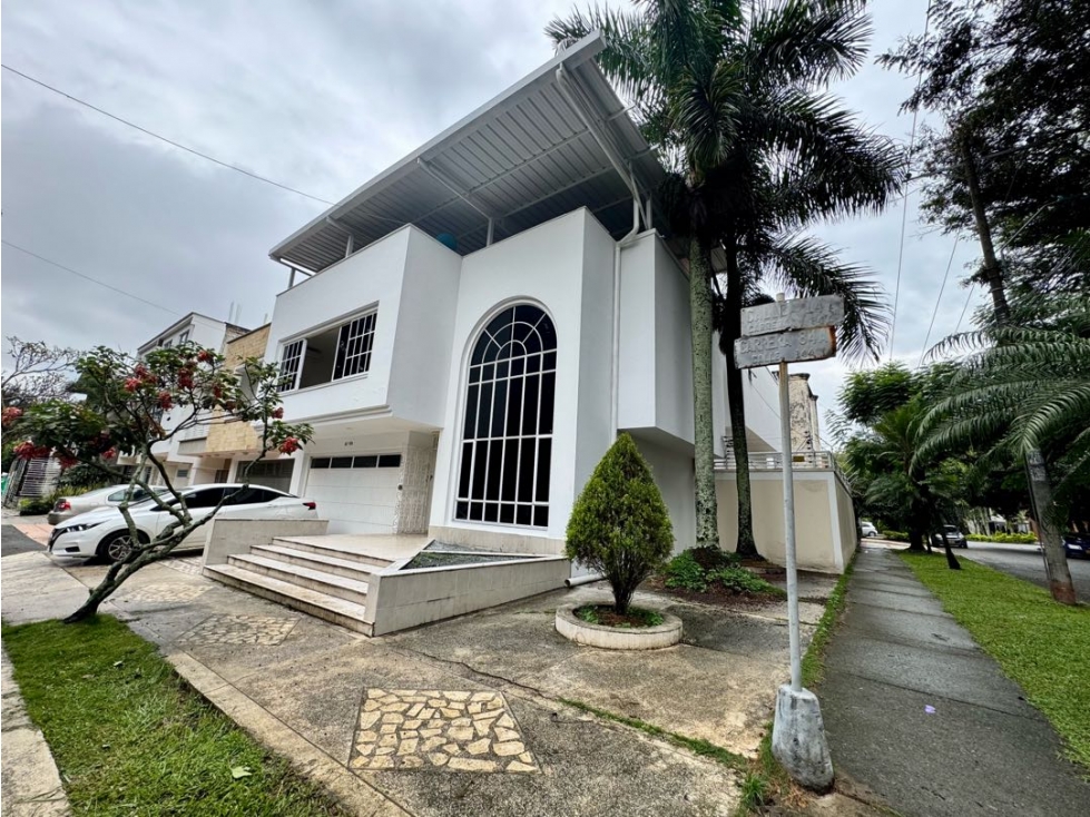 Venta o Alquiler de Casa Esquinera En El Ingenio 2 - Sur Cali