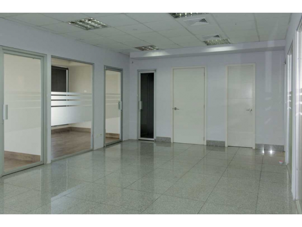 Venta o alquiler de oficina de 108 mts/ Torre Bicsa — foto 2