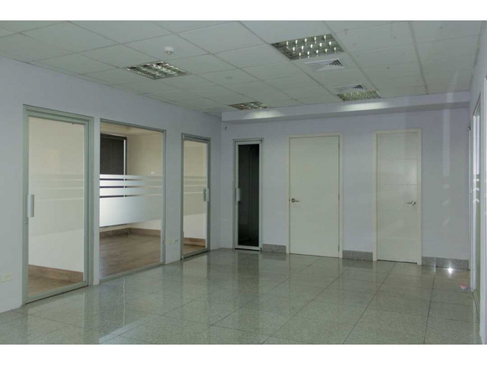 Venta o alquiler de oficina de 108 mts/ Torre Bicsa — foto 5