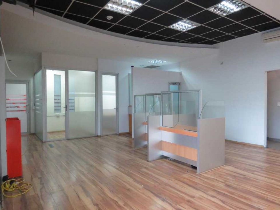 VENTA O ALQUILER DE OFIGALERA CON OFICINAS EN PARQUE LEFEVRE — foto 3