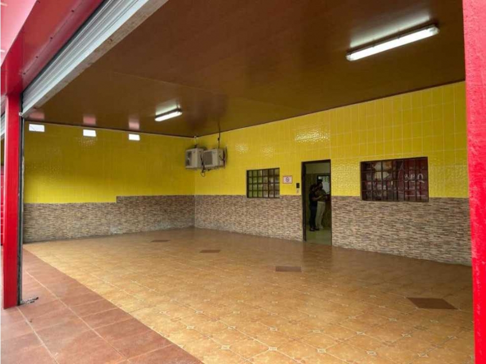 VENTA O ALQUILER LOCAL COMERCIAL parque lefebre - 1