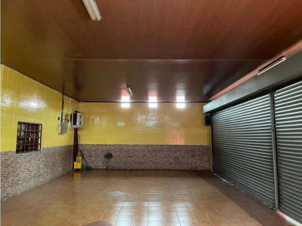 VENTA O ALQUILER LOCAL COMERCIAL parque lefebre - 2