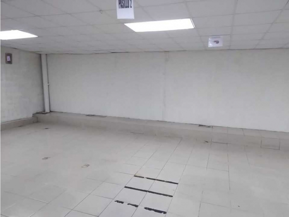 VENTA O ALQUILER LOCAL COMERCIAL parque lefebre - 5