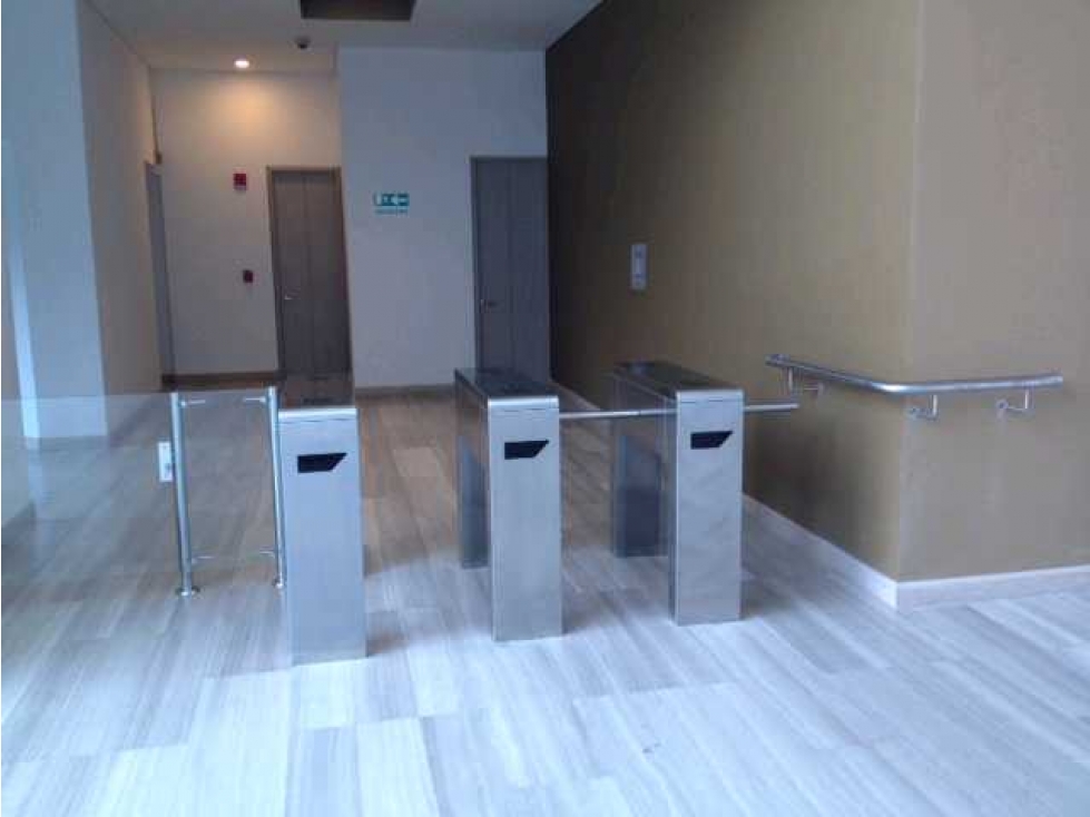 VENTA O ARRIENDA OFICINA COMERCIAL EN BLUE GARDEN BARRANQUILLA — foto 4