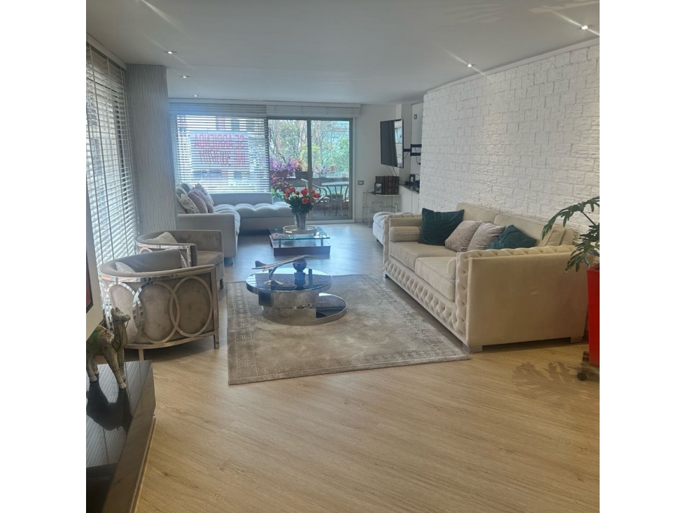 Venta o arriendo apartamento Remodelado en Chicó, Bogotá. — foto 2