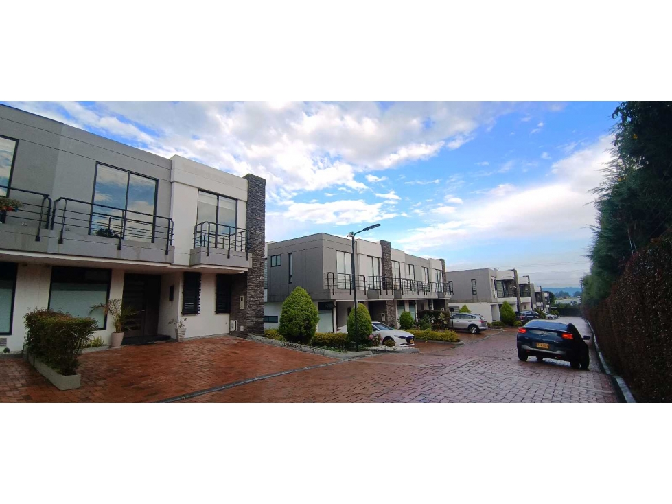 Venta Casa en conjunto cerrado Cota