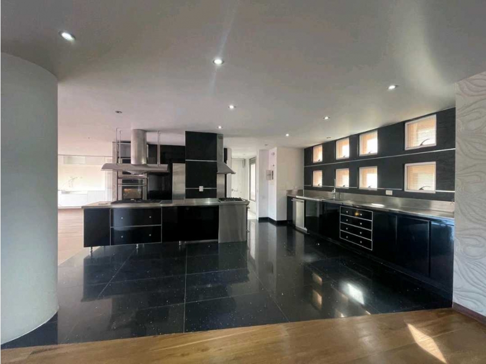 Venta de amplio apartamento en Rosales Bajo — foto 2