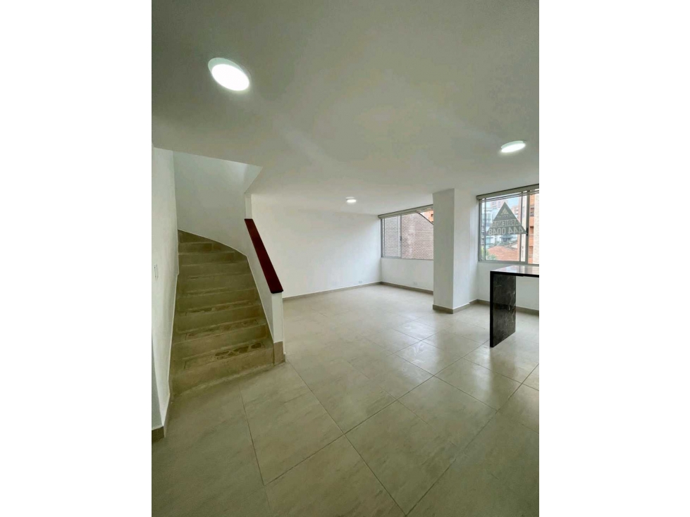 Venta o arriendo de apartamento duplex en Laureles — foto 2
