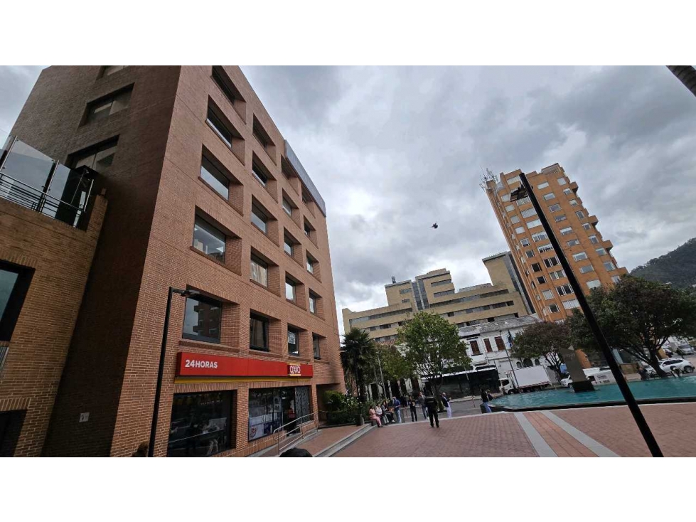 ARRIENDO OFICINA 215m2 +Garaje+Deposito Centro Empresarial Chapinero — foto 2