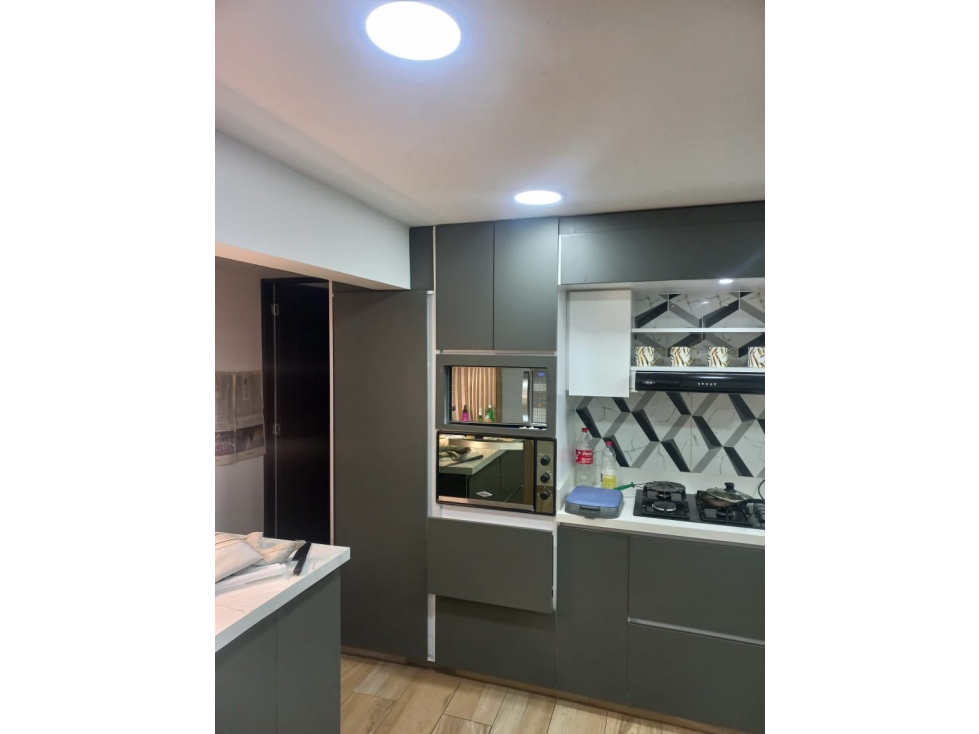 Venta CASA San Joaquín-1er piso con garage como apartaestudio
