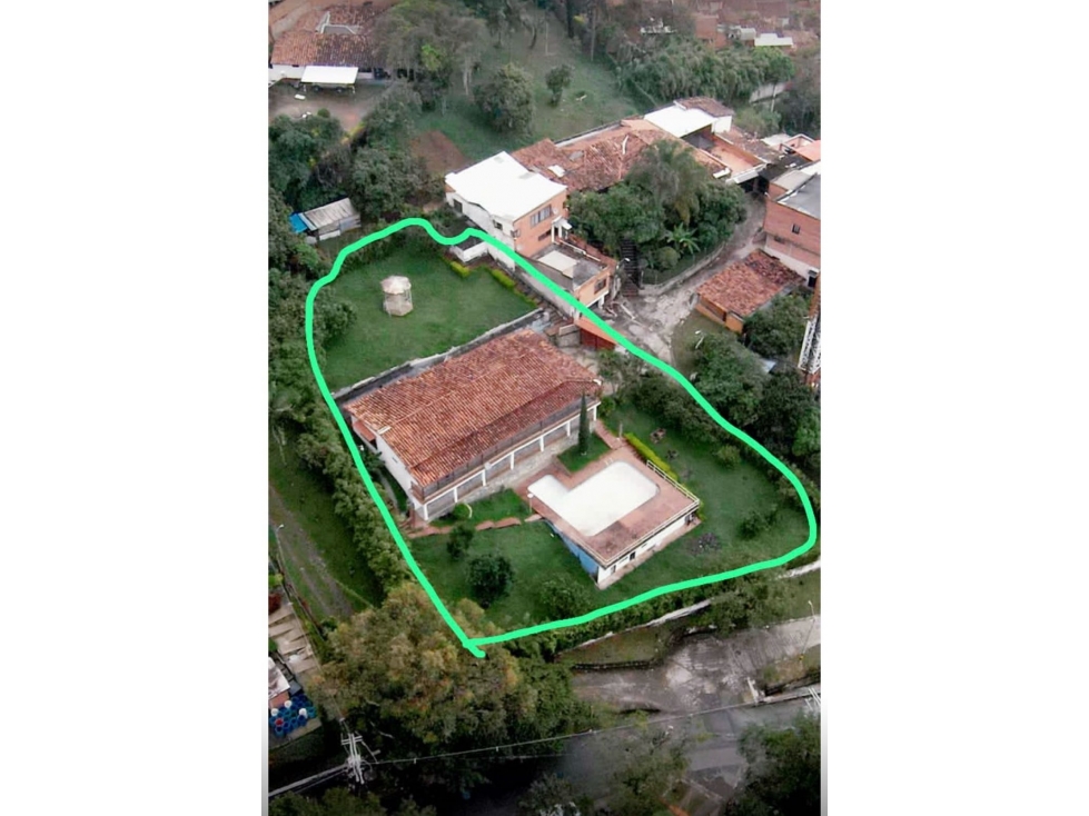 Venta o permuta de CASA-LOTE ROBLEDO cerca al Ferrini