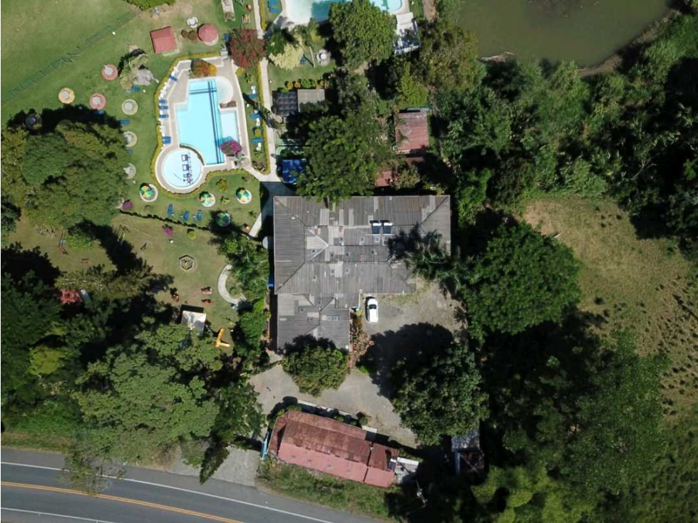 ¡VENTA O PERMUTA HASTA EL 40%! Centro Vacacional y Recreacional - 2