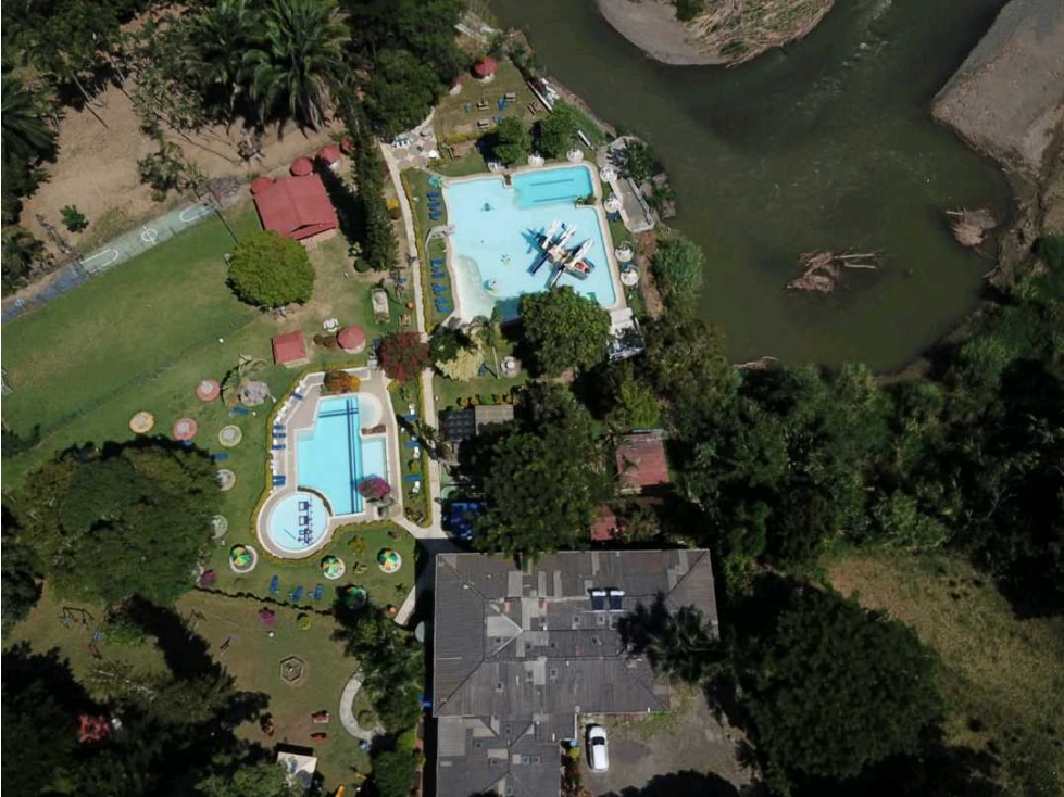 ¡VENTA O PERMUTA HASTA EL 40%! Centro Vacacional y Recreacional - 3