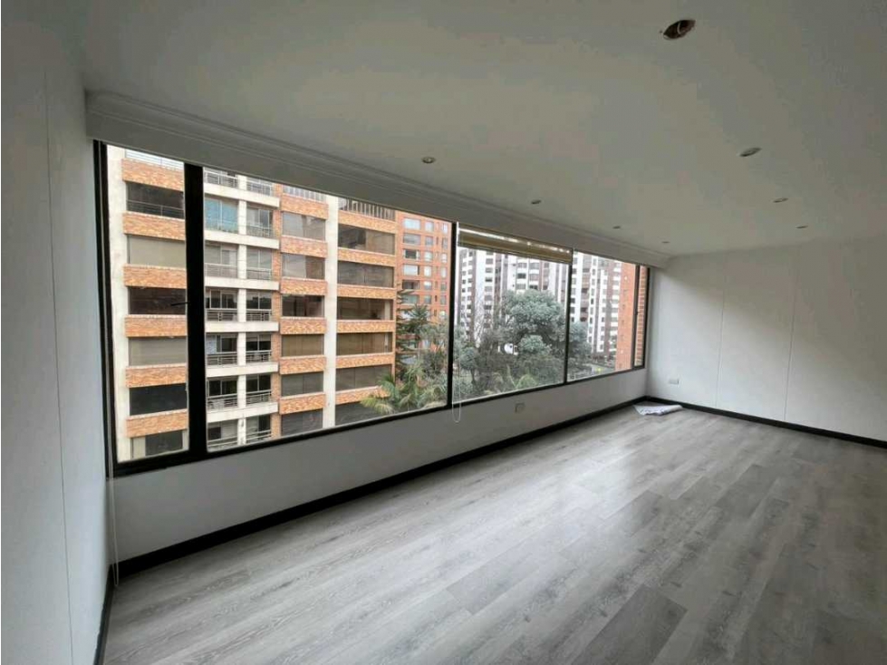 VENTA O RENTA APARTAMENTO DÚPLEX REMODELADO EN SANTA BÁRBARA