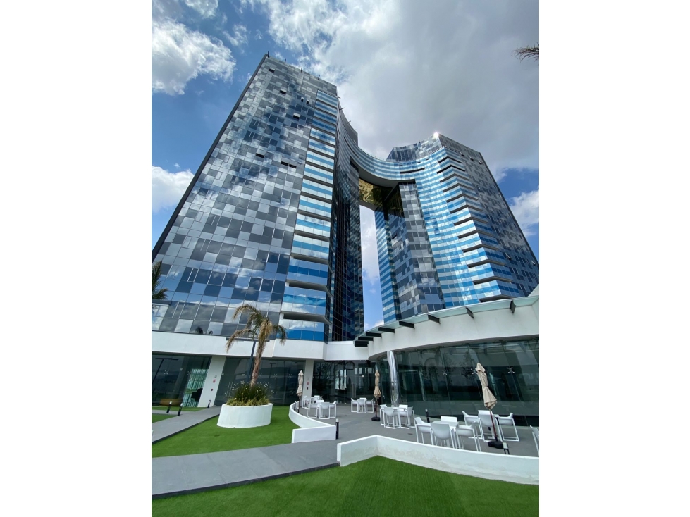 VENTA O RENTA PENTHOUSE DE LUJO EN VIA DORADA - 2
