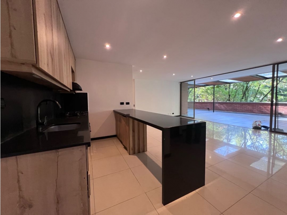 VENTA O RENTA PISO BAJO CON TERRAZA VISTA A VERDE EN LA COLA DEL ZORRO — foto 2