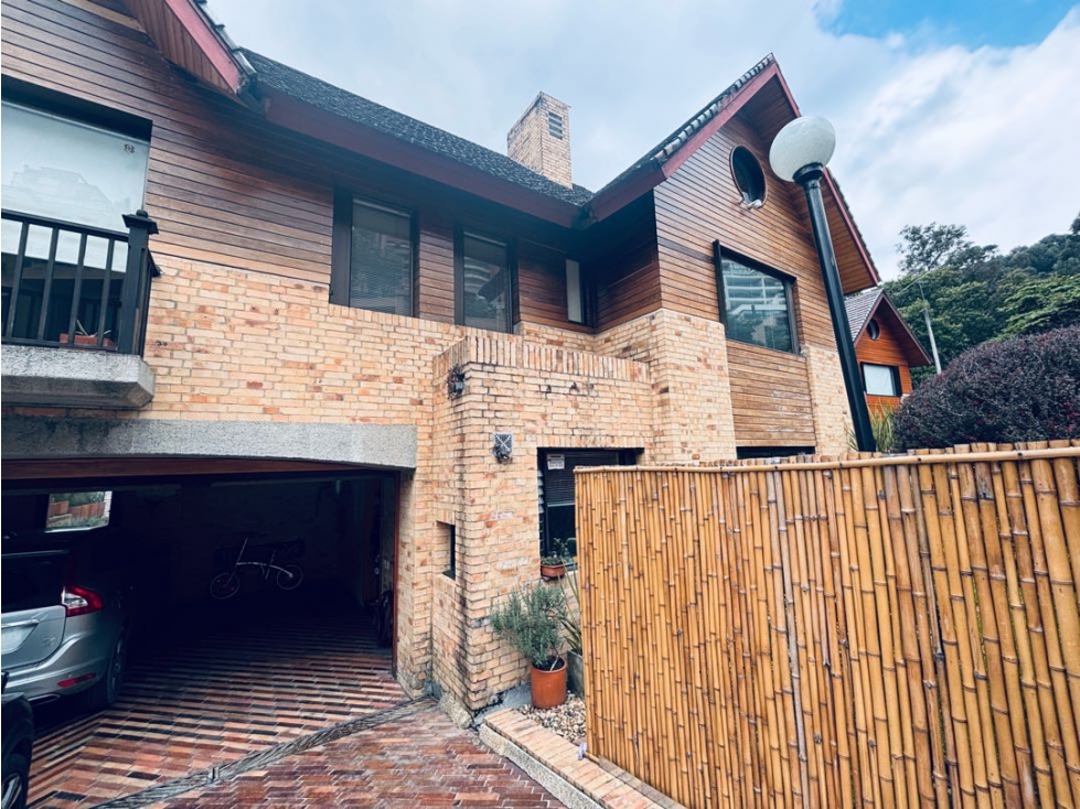 VENTA o ARRIENDO CASA 580m2 - TERRENO 680m2 REMODELADA BOSQUE MEDINA