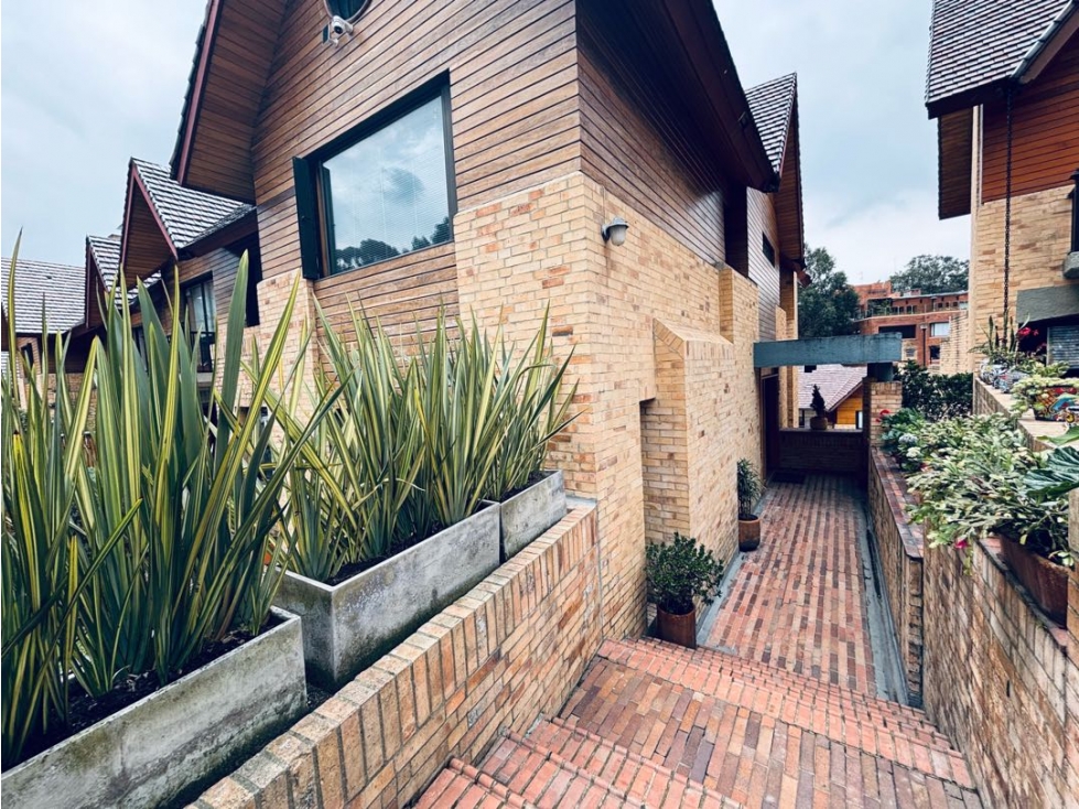 VENTA o ARRIENDO CASA 580m2 - TERRENO 680m2 REMODELADA BOSQUE MEDINA — foto 2
