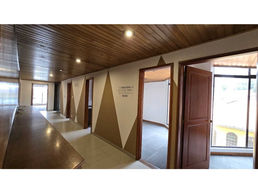 VENTA OFICINA 163m2 ZONA G exterior Quinta Camacho — foto 2