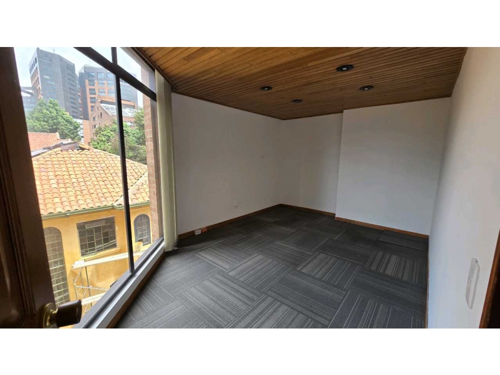 VENTA OFICINA 163m2 ZONA G exterior Quinta Camacho — foto 3