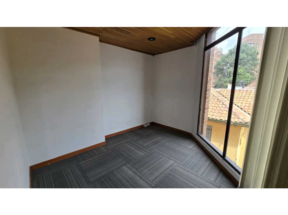 VENTA OFICINA 163m2 ZONA G exterior Quinta Camacho — foto 4