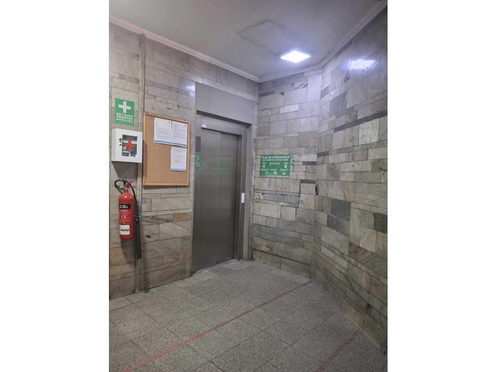 VENTA OFICINA - BODEGA EN CENTRO DE MEDELLÍN