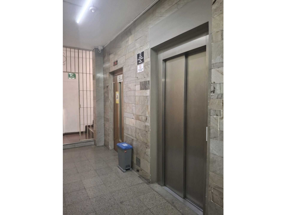 VENTA OFICINA - BODEGA EN CENTRO DE MEDELLÍN — foto 2