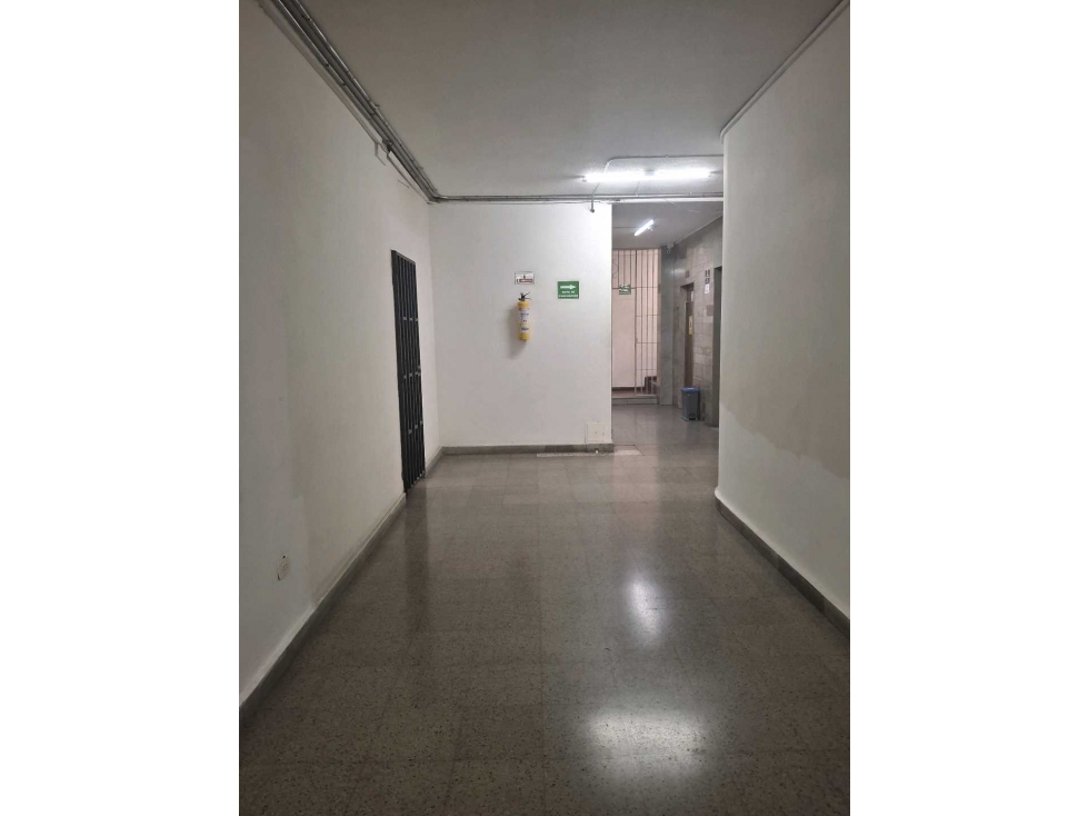 VENTA OFICINA - BODEGA EN CENTRO DE MEDELLÍN — foto 3